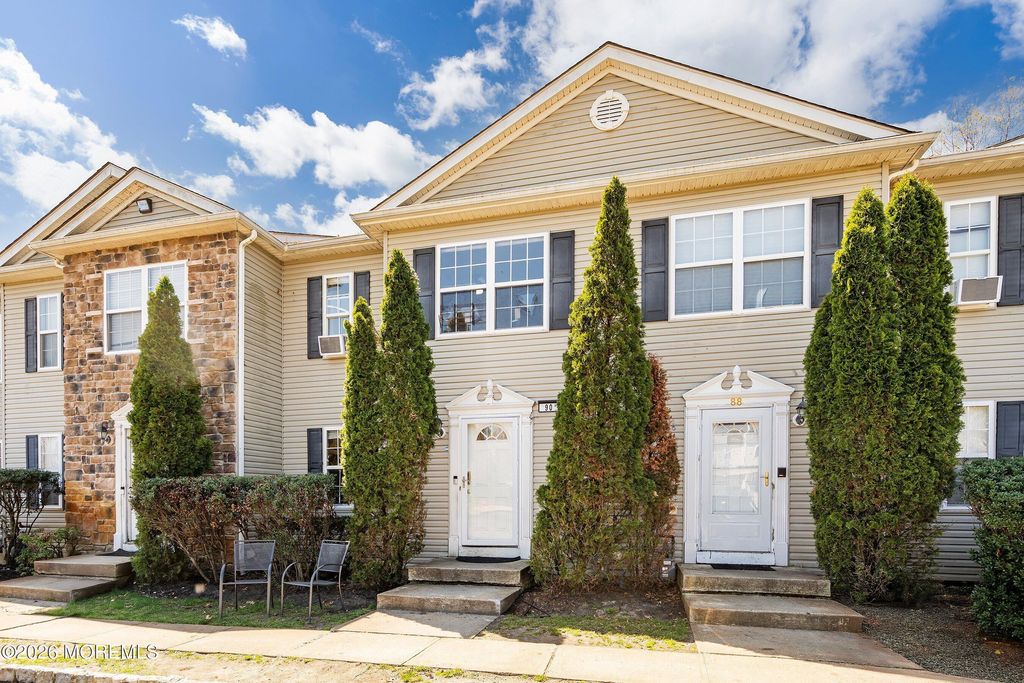 90 Aspen Court, Lakewood, NJ 08701