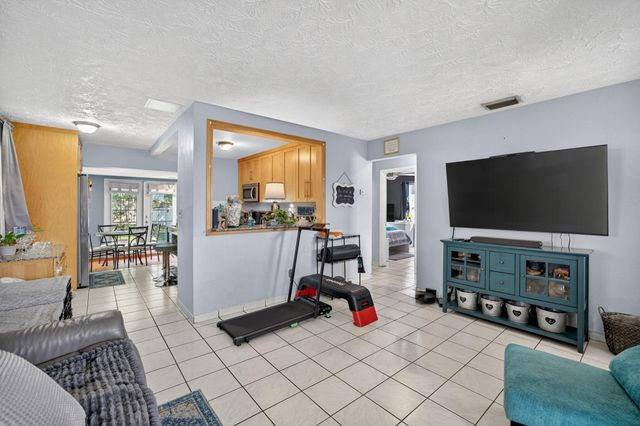 131 SW 7th Terrace, Hallandale Beach, FL 33009