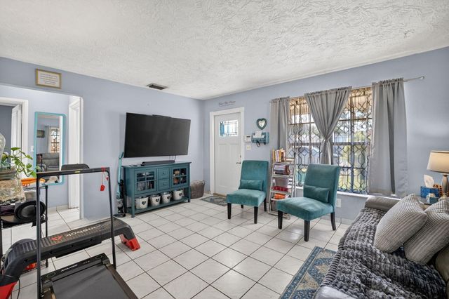 131 SW 7th Terrace, Hallandale Beach, FL 33009