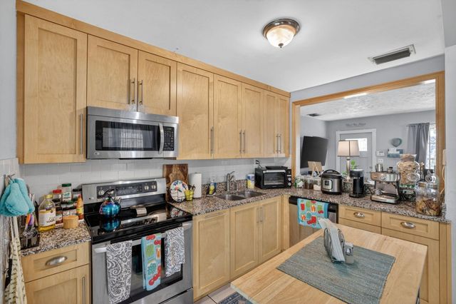 131 SW 7th Terrace, Hallandale Beach, FL 33009