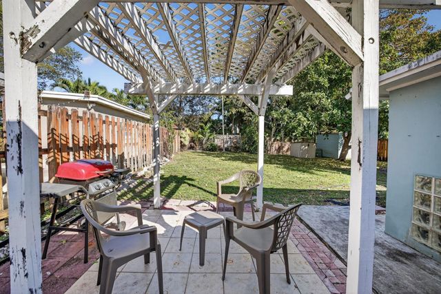 131 SW 7th Terrace, Hallandale Beach, FL 33009