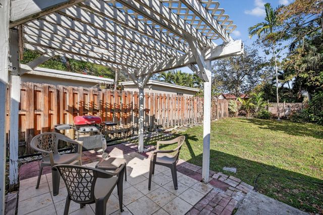 131 SW 7th Terrace, Hallandale Beach, FL 33009