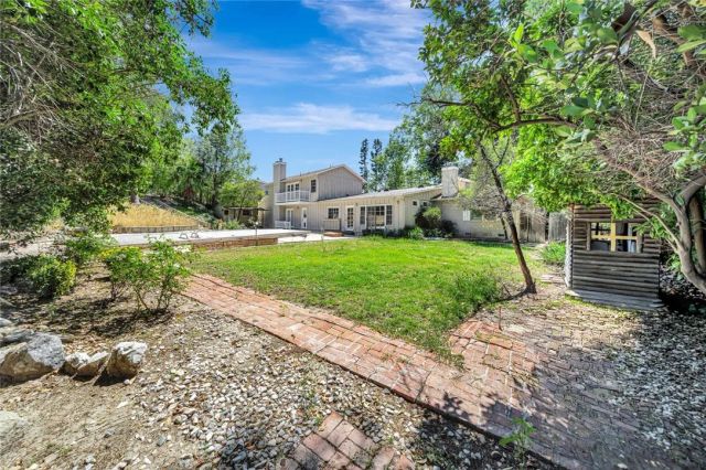 20555 Dumont Street, Woodland Hills, CA 91364