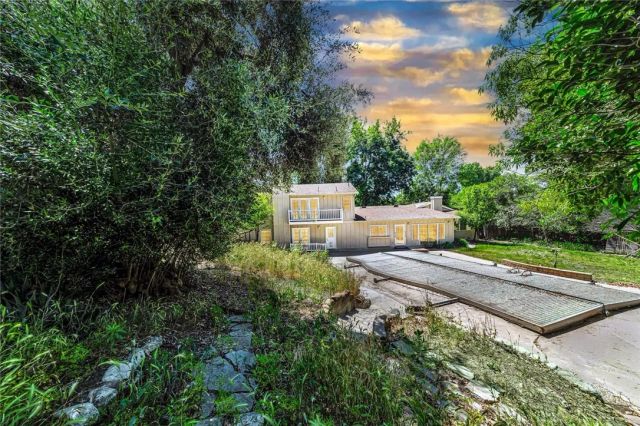 20555 Dumont Street, Woodland Hills, CA 91364