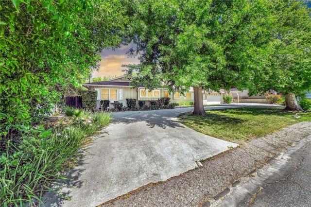 20555 Dumont Street, Woodland Hills, CA 91364