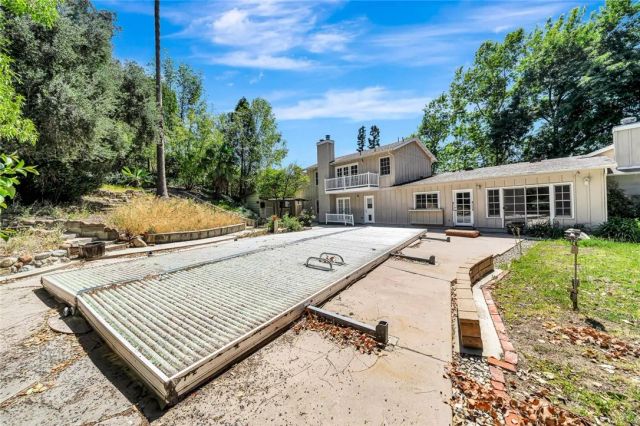 20555 Dumont Street, Woodland Hills, CA 91364