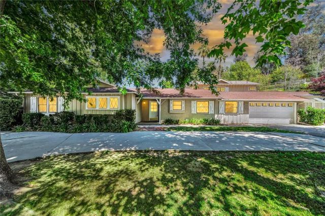 20555 Dumont Street, Woodland Hills, CA 91364