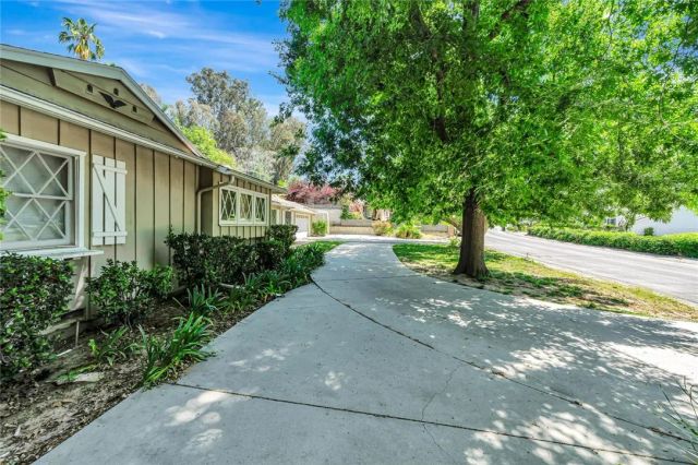 20555 Dumont Street, Woodland Hills, CA 91364