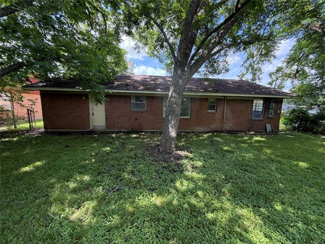 5230 Greylog Drive, Houston, TX 77048