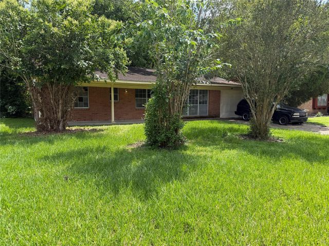 5230 Greylog Drive, Houston, TX 77048