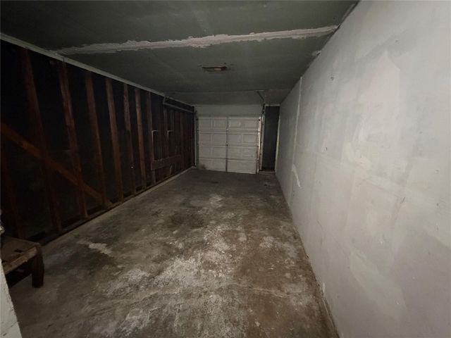 5230 Greylog Drive, Houston, TX 77048