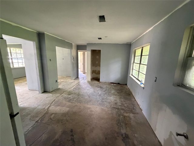 5230 Greylog Drive, Houston, TX 77048