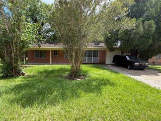 5230 Greylog Drive, Houston, TX 77048