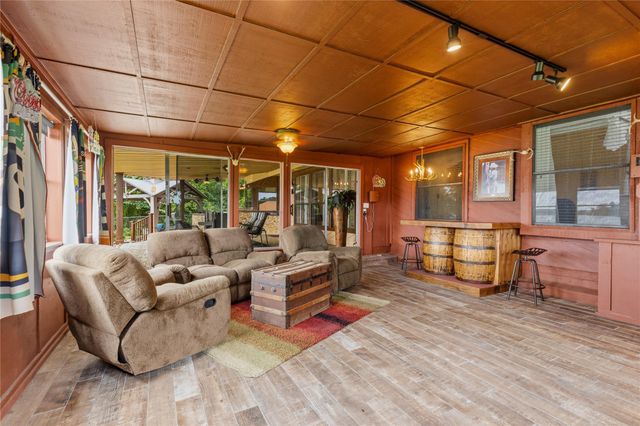 56 Magnolia Drive, Huntsville, TX 77340