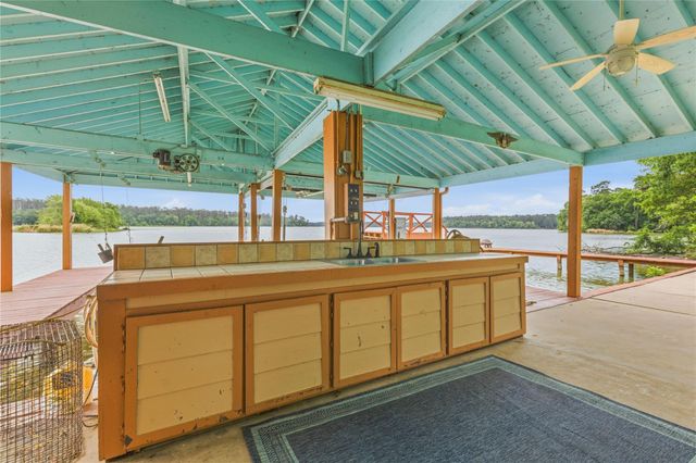 56 Magnolia Drive, Huntsville, TX 77340