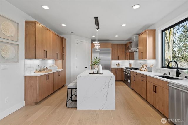 16068 SE 44TH Court, Bellevue, WA 98006