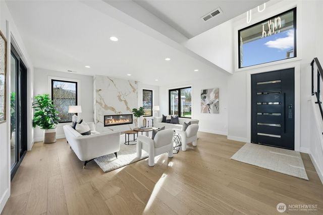 16068 SE 44TH Court, Bellevue, WA 98006