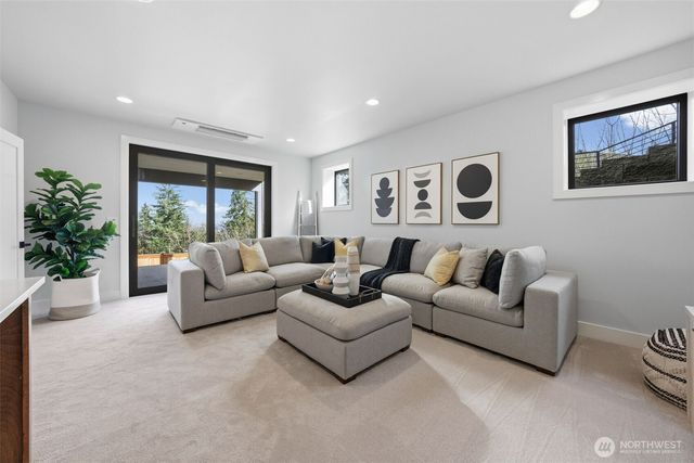 16068 SE 44TH Court, Bellevue, WA 98006