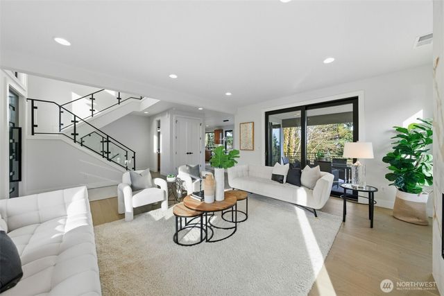 16068 SE 44TH Court, Bellevue, WA 98006