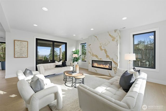 16068 SE 44TH Court, Bellevue, WA 98006