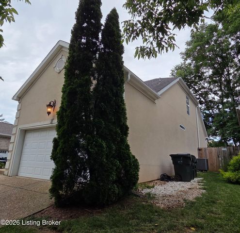 8408 Biggin Hill Ln, Louisville, KY 40220