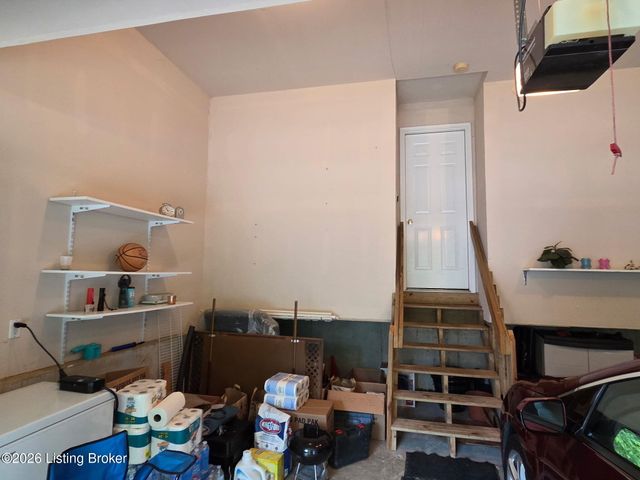 8408 Biggin Hill Ln, Louisville, KY 40220