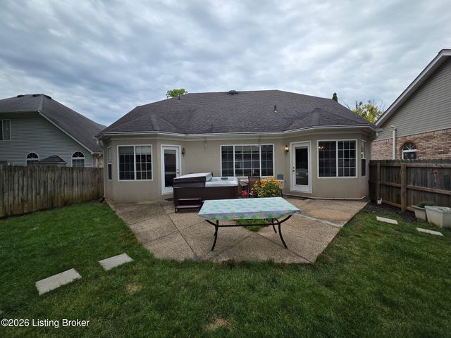 8408 Biggin Hill Ln, Louisville, KY 40220