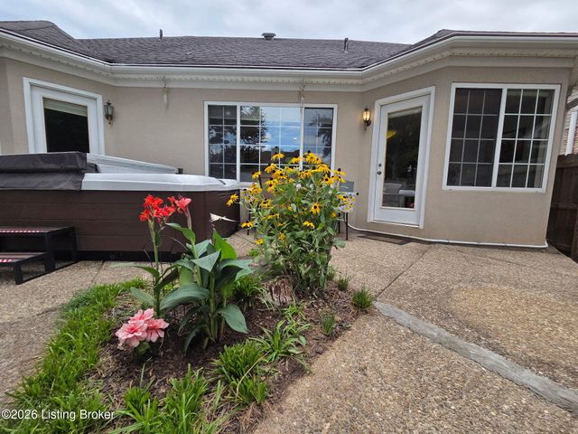 8408 Biggin Hill Ln, Louisville, KY 40220