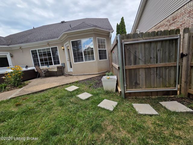 8408 Biggin Hill Ln, Louisville, KY 40220