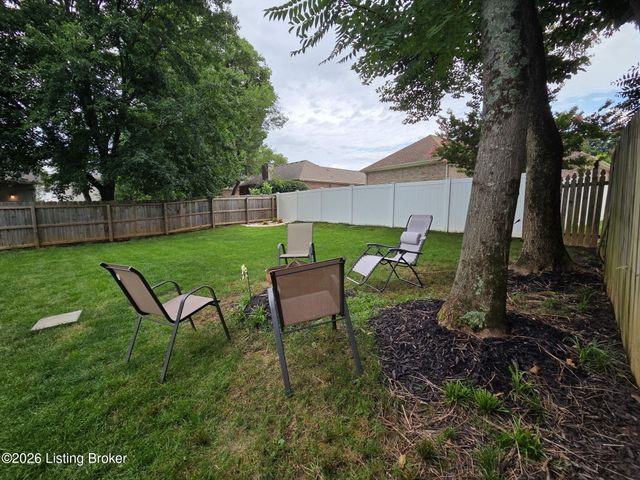 8408 Biggin Hill Ln, Louisville, KY 40220