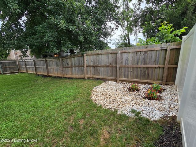 8408 Biggin Hill Ln, Louisville, KY 40220