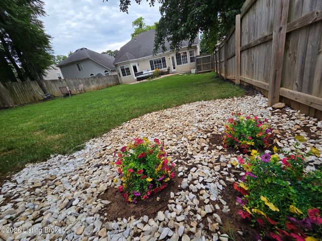8408 Biggin Hill Ln, Louisville, KY 40220