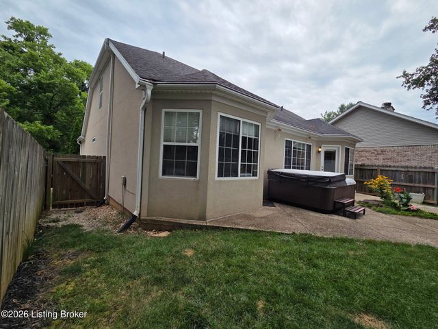 8408 Biggin Hill Ln, Louisville, KY 40220