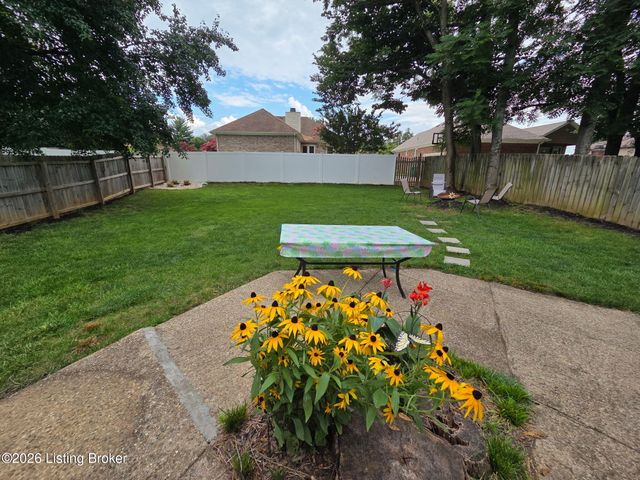 8408 Biggin Hill Ln, Louisville, KY 40220