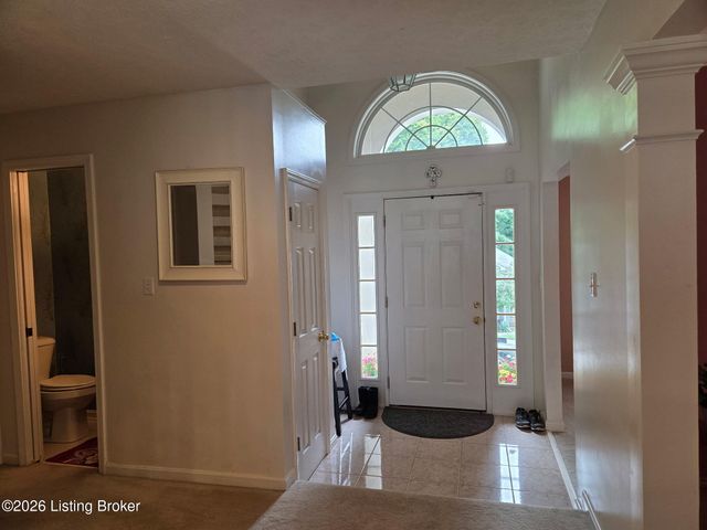 8408 Biggin Hill Ln, Louisville, KY 40220