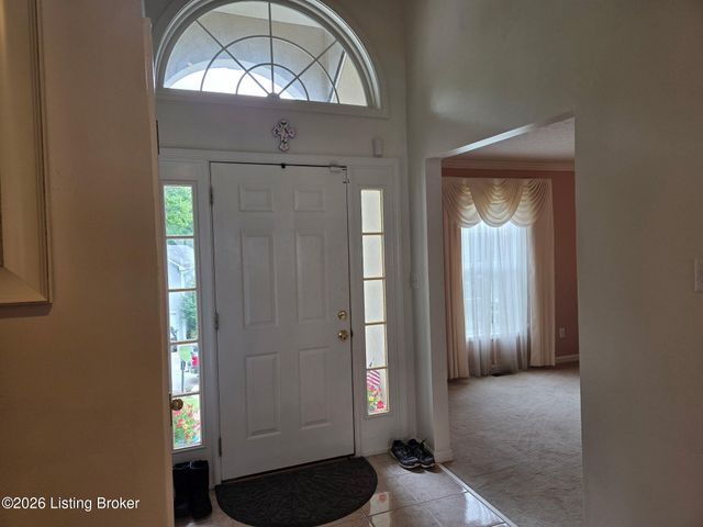 8408 Biggin Hill Ln, Louisville, KY 40220
