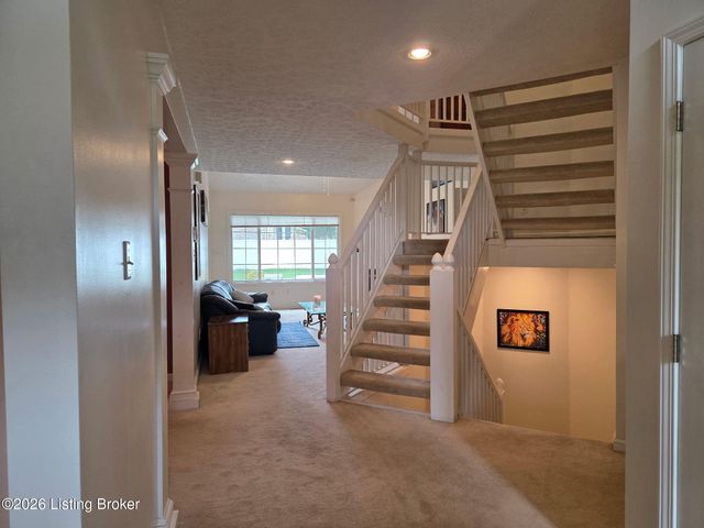8408 Biggin Hill Ln, Louisville, KY 40220