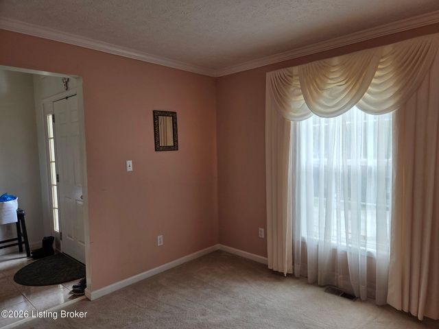 8408 Biggin Hill Ln, Louisville, KY 40220