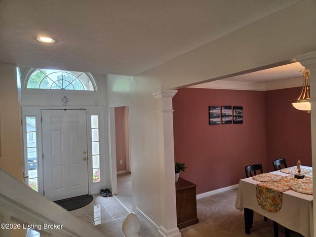 8408 Biggin Hill Ln, Louisville, KY 40220