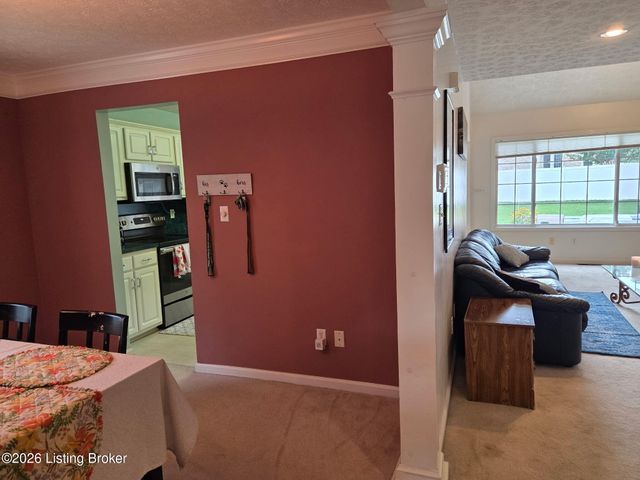 8408 Biggin Hill Ln, Louisville, KY 40220