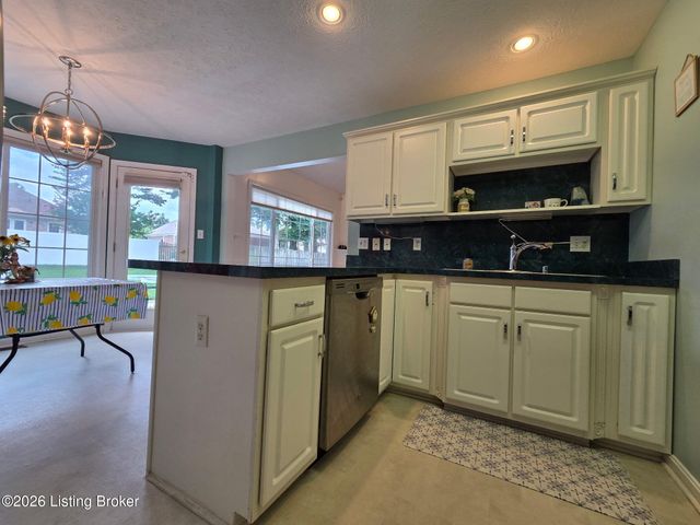 8408 Biggin Hill Ln, Louisville, KY 40220