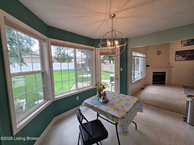8408 Biggin Hill Ln, Louisville, KY 40220
