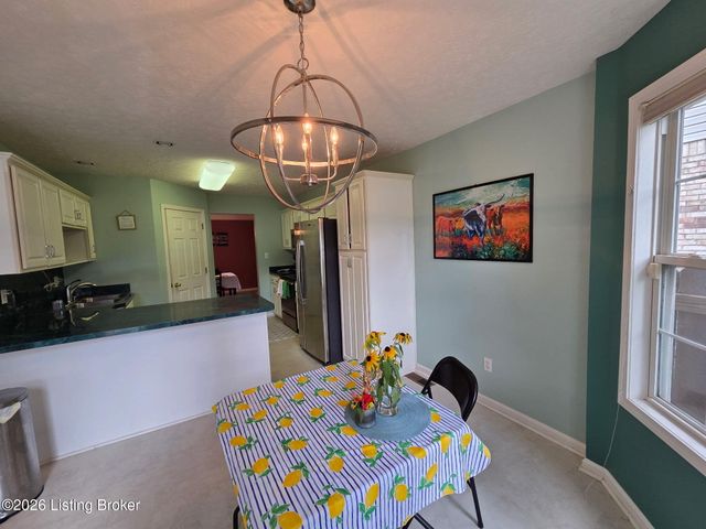 8408 Biggin Hill Ln, Louisville, KY 40220