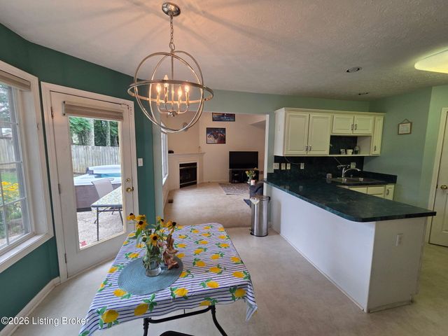 8408 Biggin Hill Ln, Louisville, KY 40220