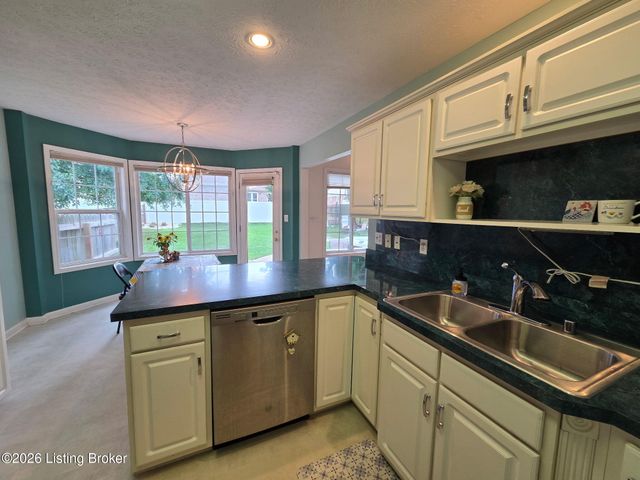 8408 Biggin Hill Ln, Louisville, KY 40220
