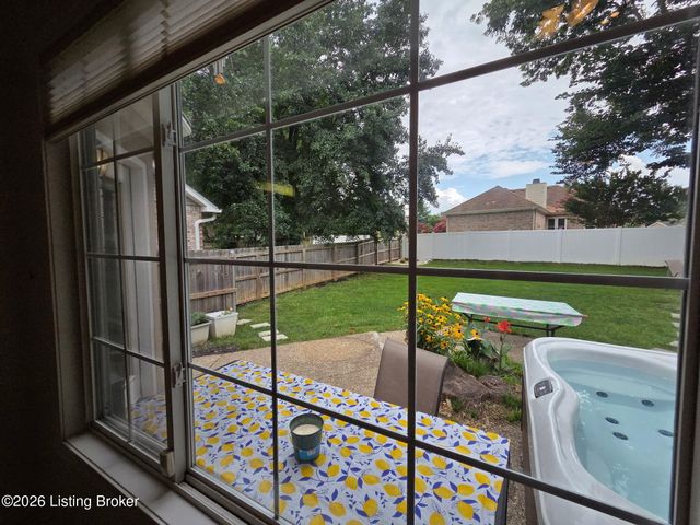8408 Biggin Hill Ln, Louisville, KY 40220