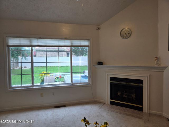8408 Biggin Hill Ln, Louisville, KY 40220