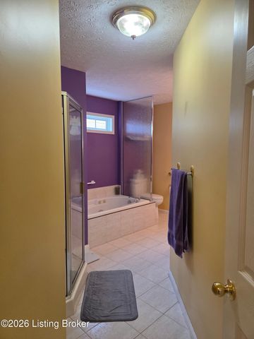 8408 Biggin Hill Ln, Louisville, KY 40220