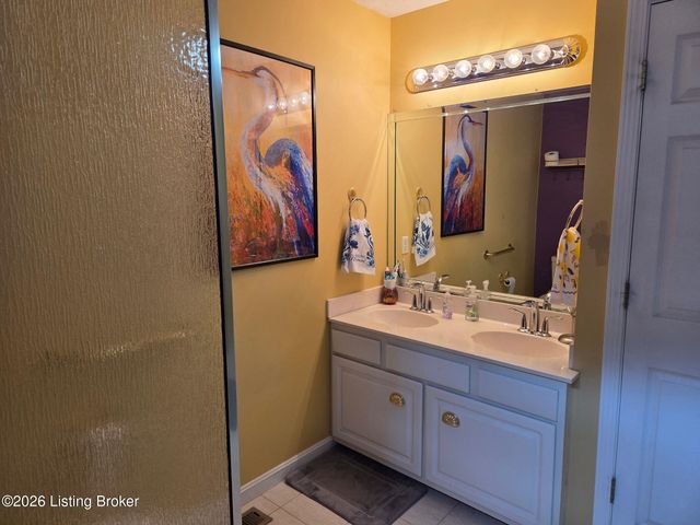 8408 Biggin Hill Ln, Louisville, KY 40220