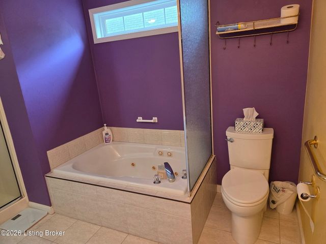 8408 Biggin Hill Ln, Louisville, KY 40220